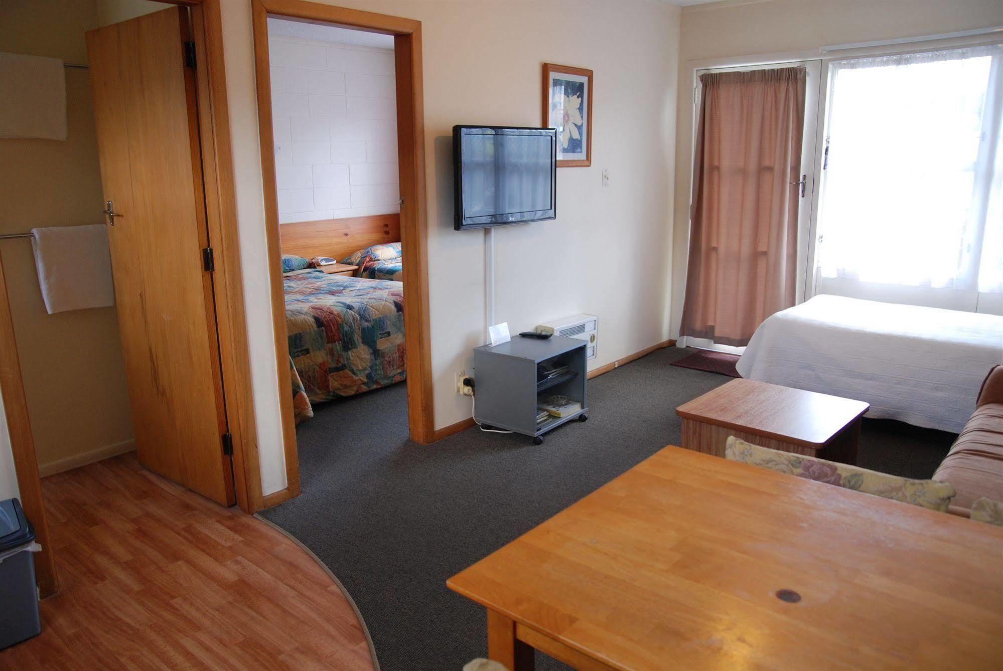 Manhattan Lodge Motel Hamilton Buitenkant foto