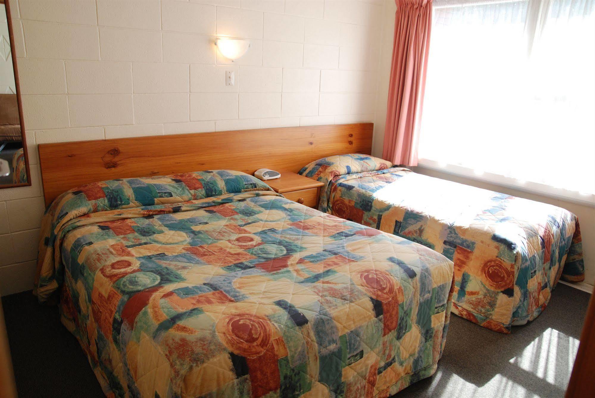 Manhattan Lodge Motel Hamilton Buitenkant foto