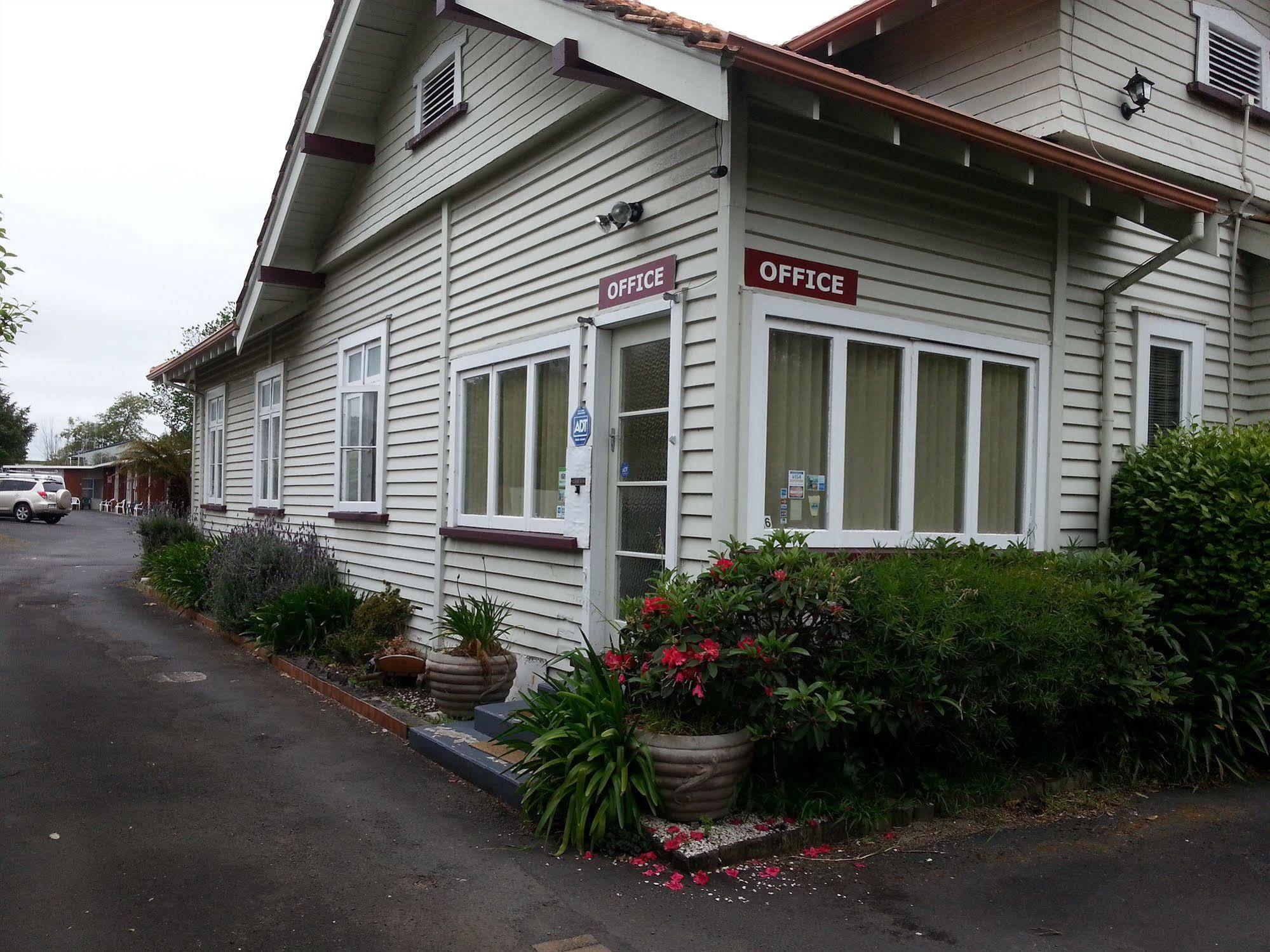 Manhattan Lodge Motel Hamilton Buitenkant foto