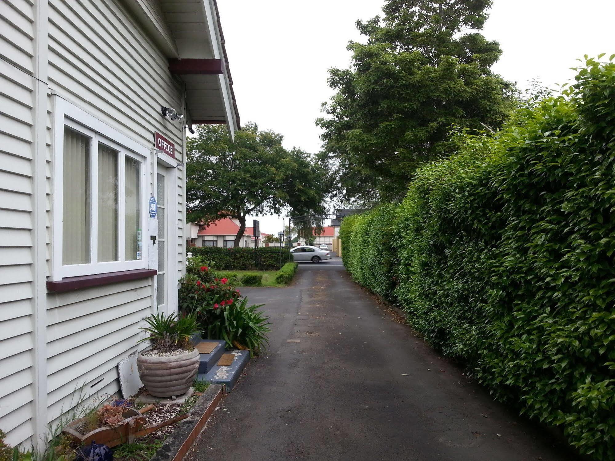 Manhattan Lodge Motel Hamilton Buitenkant foto