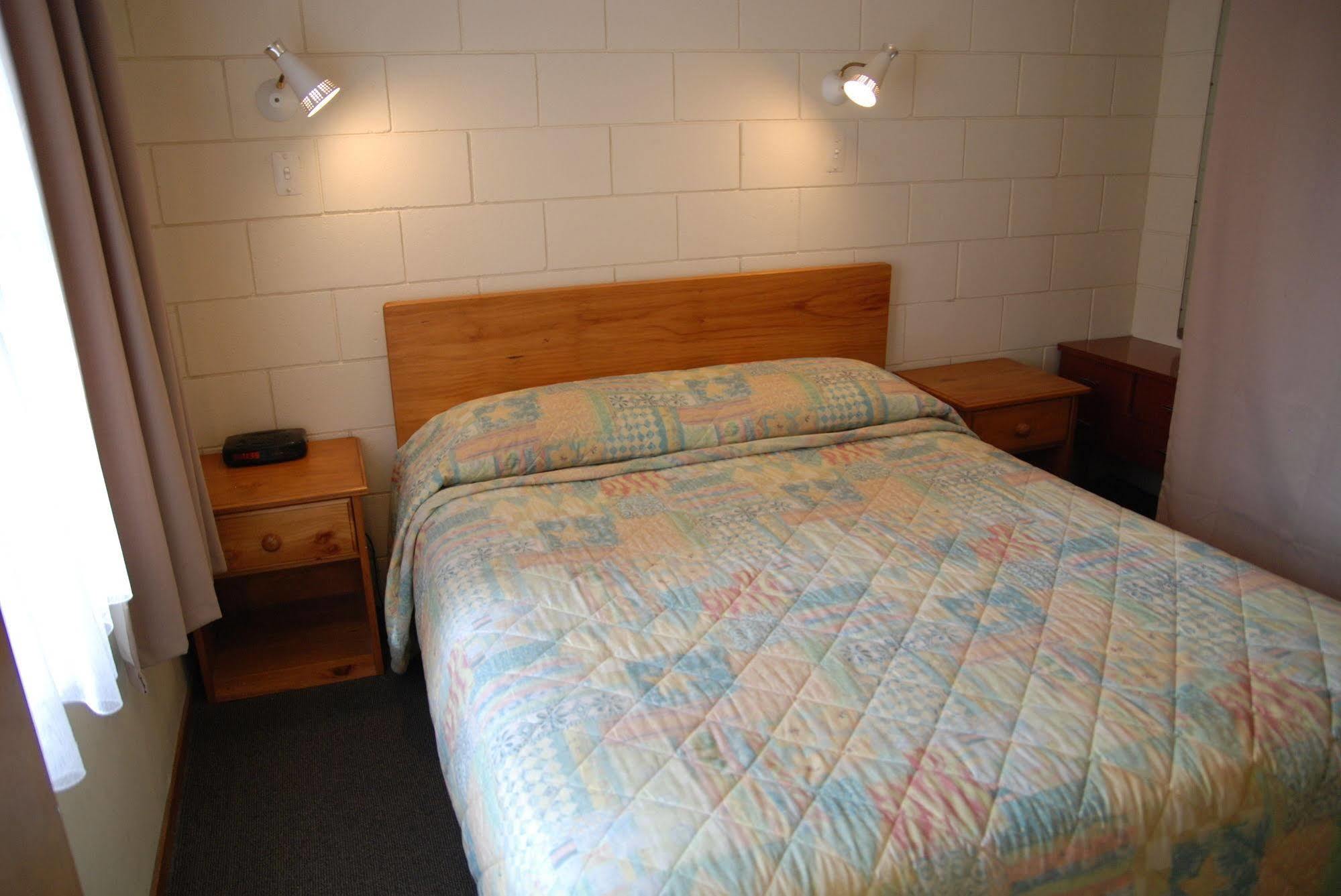 Manhattan Lodge Motel Hamilton Buitenkant foto