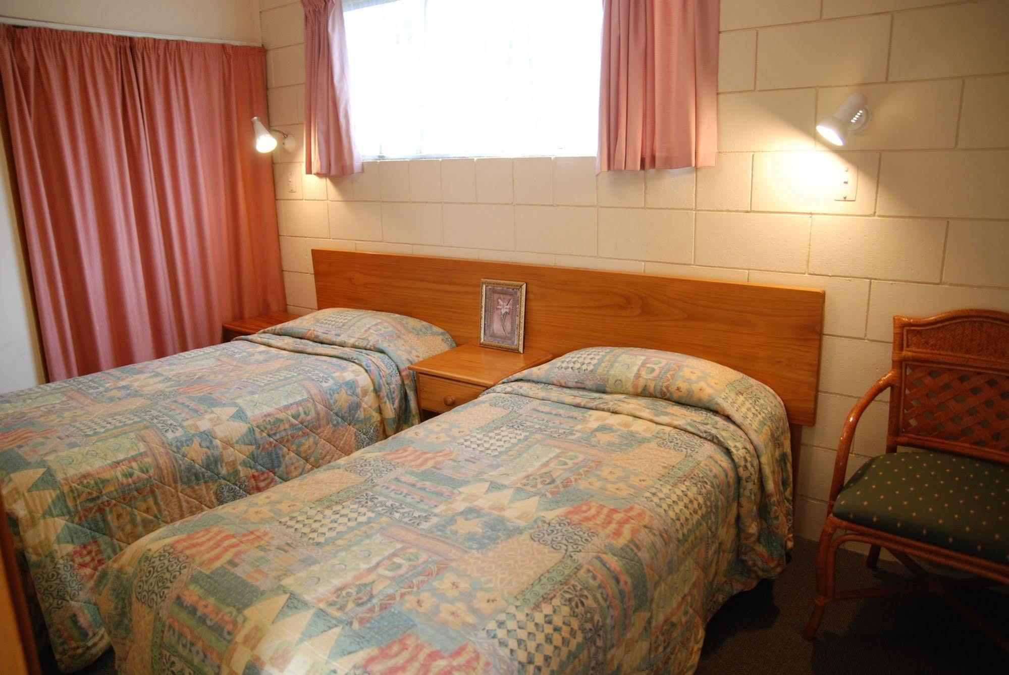 Manhattan Lodge Motel Hamilton Buitenkant foto