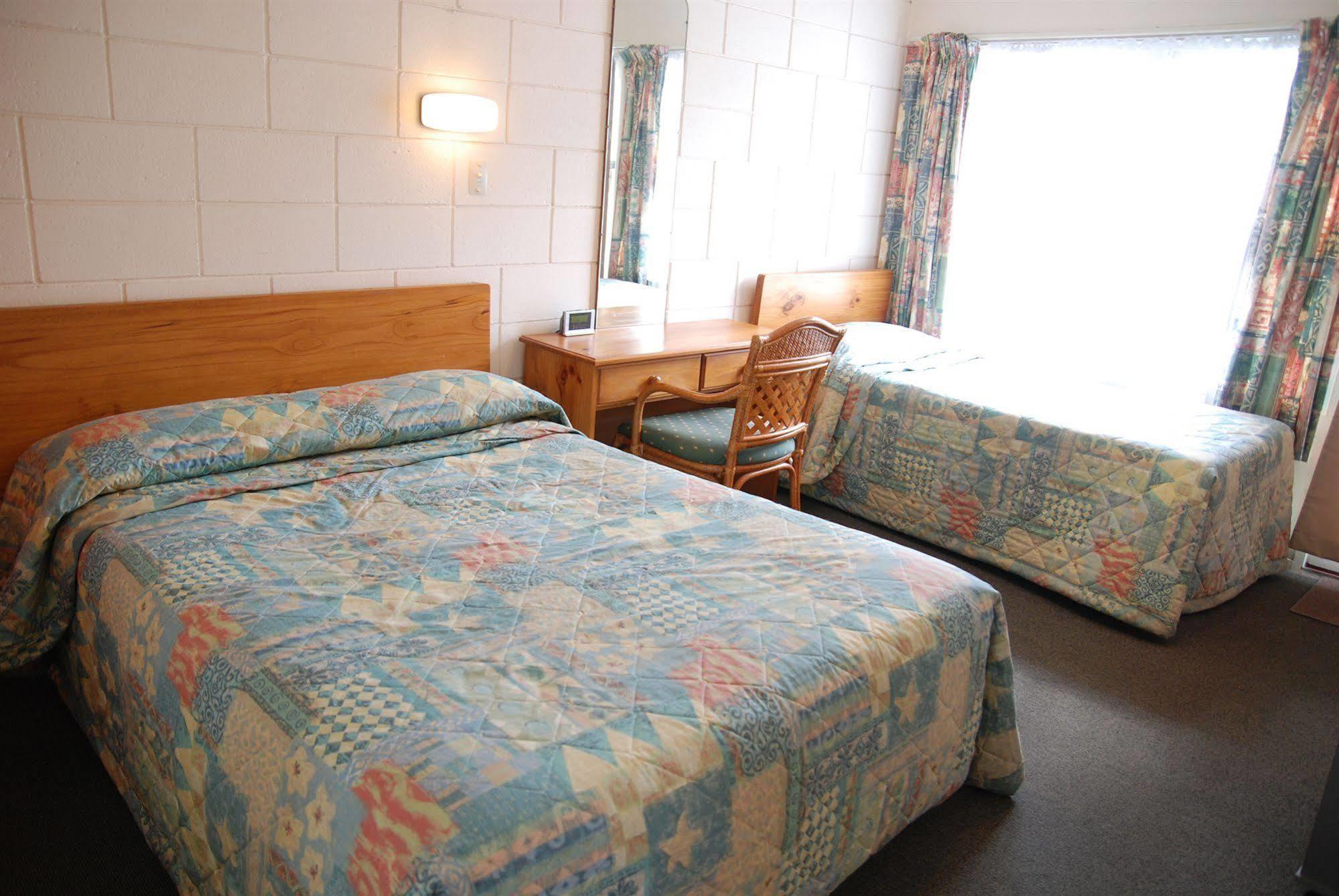 Manhattan Lodge Motel Hamilton Buitenkant foto