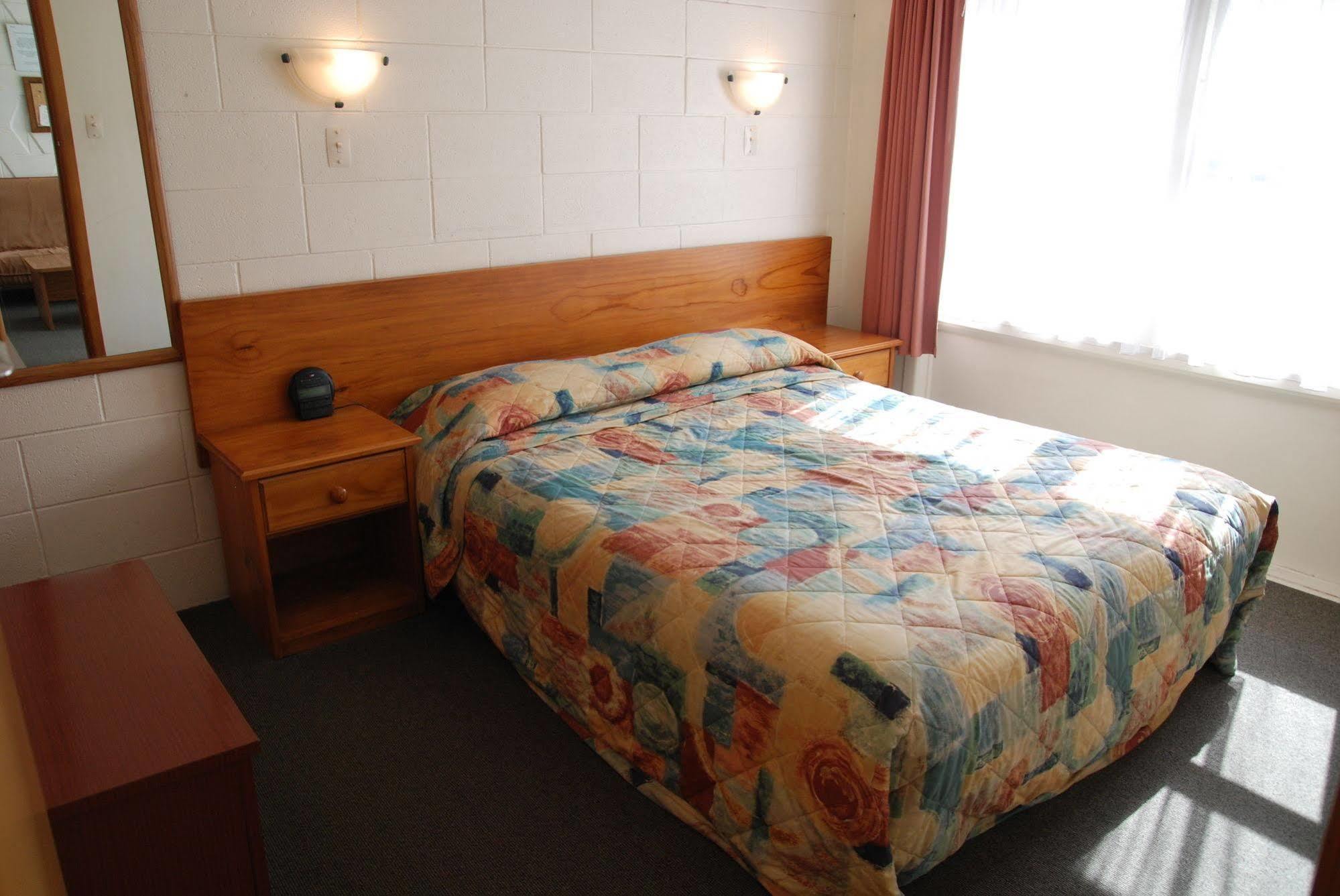 Manhattan Lodge Motel Hamilton Buitenkant foto