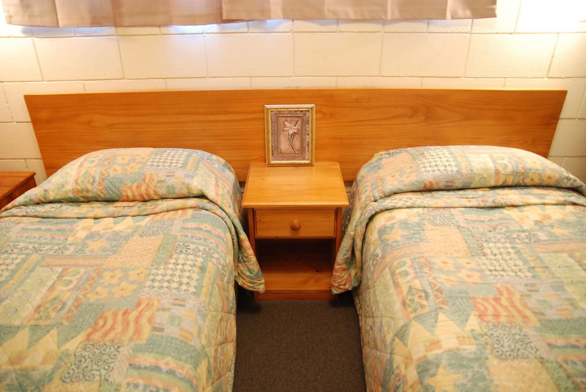 Manhattan Lodge Motel Hamilton Buitenkant foto