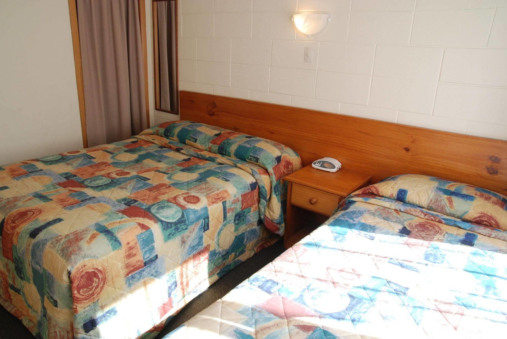 Manhattan Lodge Motel Hamilton Buitenkant foto